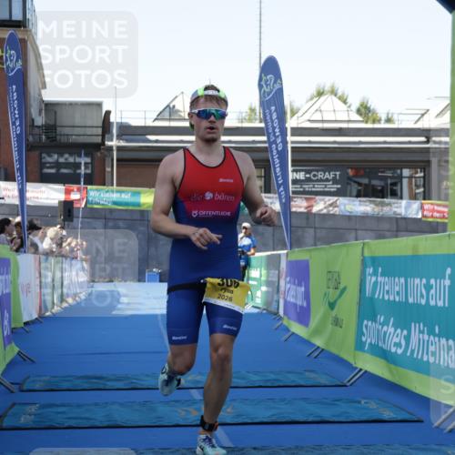 09.08.2026 - GEWOBA Citytriathlon Bremen Yannick Fuchs http://msf.ph/oto/9932177 09.08.2026 11:05:43 Ziel 306 meine-sportfotos.de