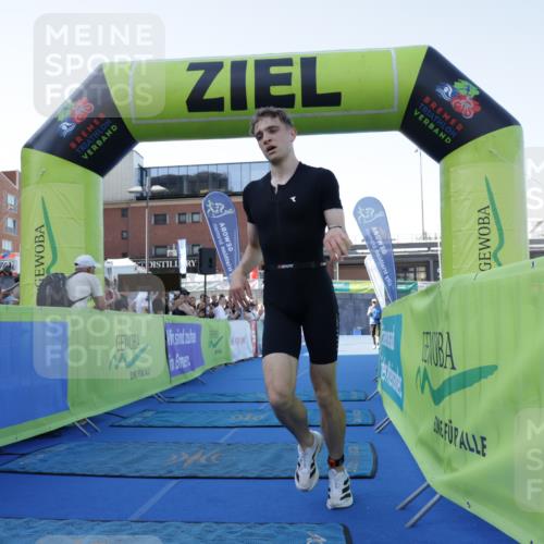 09.08.2026 - GEWOBA Citytriathlon Bremen Yannick Fuchs http://msf.ph/oto/9932209 09.08.2026 11:07:58 Ziel 310 meine-sportfotos.de