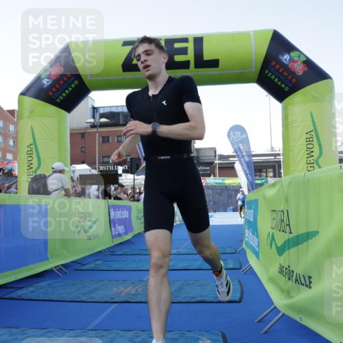 09.08.2026 - GEWOBA Citytriathlon Bremen Yannick Fuchs http://msf.ph/oto/9932210 09.08.2026 11:07:59 Ziel 310 meine-sportfotos.de