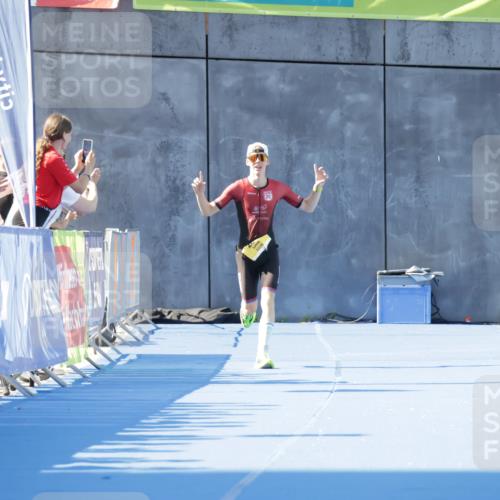 09.08.2026 - GEWOBA Citytriathlon Bremen Yannick Fuchs http://msf.ph/oto/9932221 09.08.2026 11:09:45 Ziel 287 meine-sportfotos.de