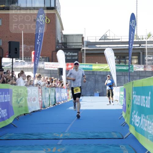 09.08.2026 - GEWOBA Citytriathlon Bremen Yannick Fuchs http://msf.ph/oto/9932266 09.08.2026 11:10:16 Ziel 351 meine-sportfotos.de