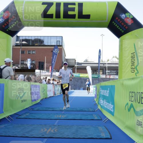09.08.2026 - GEWOBA Citytriathlon Bremen Yannick Fuchs http://msf.ph/oto/9932274 09.08.2026 11:10:17 Ziel 351 meine-sportfotos.de