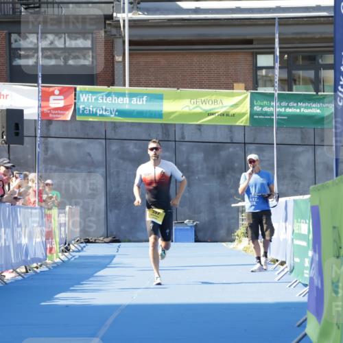 09.08.2026 - GEWOBA Citytriathlon Bremen Yannick Fuchs http://msf.ph/oto/9932291 09.08.2026 11:10:44 Ziel 387 meine-sportfotos.de