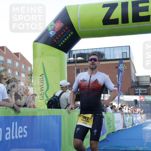 09.08.2026 - GEWOBA Citytriathlon Bremen Yannick Fuchs http://msf.ph/oto/9932318 09.08.2026 11:10:49 Ziel 387 meine-sportfotos.de