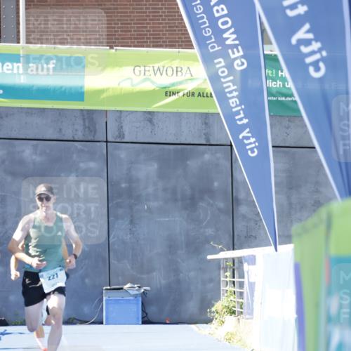 09.08.2026 - GEWOBA Citytriathlon Bremen Yannick Fuchs http://msf.ph/oto/9932384 09.08.2026 11:14:01 Ziel 221, 308 meine-sportfotos.de
