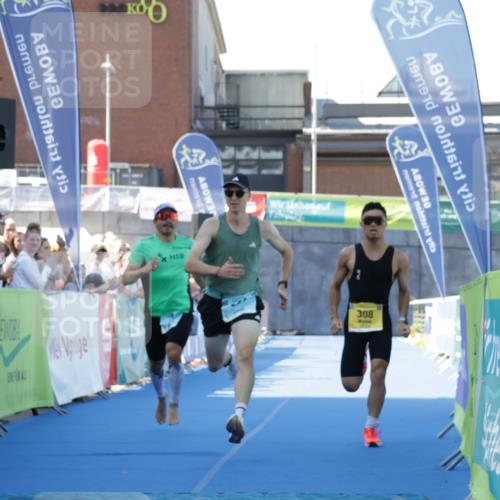 09.08.2026 - GEWOBA Citytriathlon Bremen Yannick Fuchs http://msf.ph/oto/9932388 09.08.2026 11:14:05 Ziel 221, 308 meine-sportfotos.de