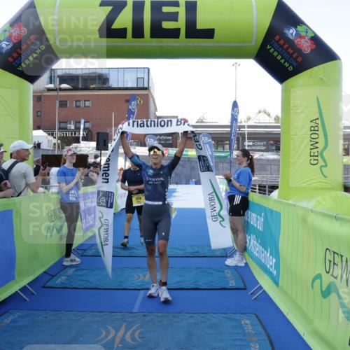 09.08.2026 - GEWOBA Citytriathlon Bremen Yannick Fuchs http://msf.ph/oto/9932481 09.08.2026 11:15:04 Ziel 358, 517 meine-sportfotos.de
