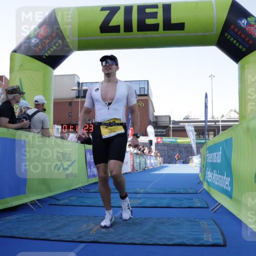 09.08.2026 - GEWOBA Citytriathlon Bremen Yannick Fuchs http://msf.ph/oto/9932542 09.08.2026 11:15:27 Ziel 529 meine-sportfotos.de