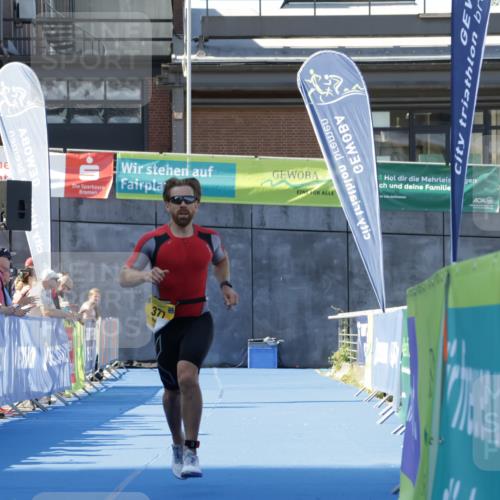 09.08.2026 - GEWOBA Citytriathlon Bremen Yannick Fuchs http://msf.ph/oto/9932546 09.08.2026 11:15:34 Ziel 377 meine-sportfotos.de