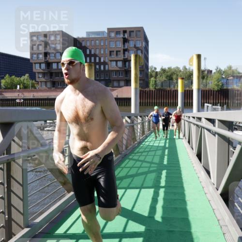 09.08.2026 - GEWOBA Citytriathlon Bremen Yannick Fuchs http://msf.ph/oto/9932548 09.08.2026 10:24:44 Schwimmen 17, 47, 109, 143, 209, 235, 512 meine-sportfotos.de