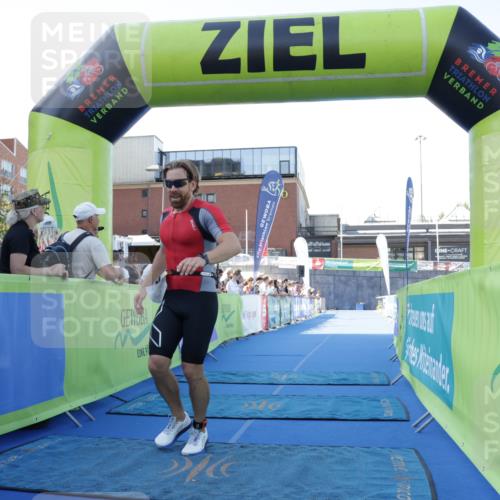 09.08.2026 - GEWOBA Citytriathlon Bremen Yannick Fuchs http://msf.ph/oto/9932562 09.08.2026 11:15:37 Ziel 377 meine-sportfotos.de
