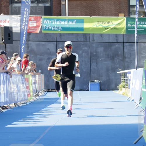 09.08.2026 - GEWOBA Citytriathlon Bremen Yannick Fuchs http://msf.ph/oto/9932610 09.08.2026 11:16:16 Ziel 291, 348 meine-sportfotos.de