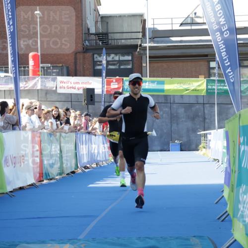 09.08.2026 - GEWOBA Citytriathlon Bremen Yannick Fuchs http://msf.ph/oto/9932617 09.08.2026 11:16:18 Ziel 291, 348 meine-sportfotos.de