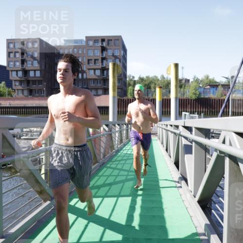 09.08.2026 - GEWOBA Citytriathlon Bremen Yannick Fuchs http://msf.ph/oto/9932724 09.08.2026 10:25:38 Schwimmen 15, 43, 67, 95, 151, 187, 201, 211, 225, 229, 422, 485, 525 meine-sportfotos.de