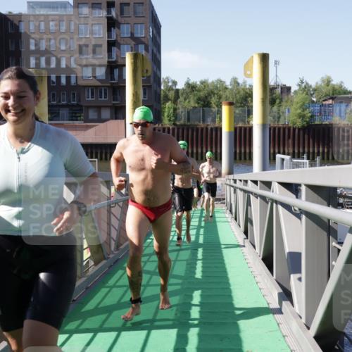 09.08.2026 - GEWOBA Citytriathlon Bremen Yannick Fuchs http://msf.ph/oto/9932746 09.08.2026 10:25:45 Schwimmen 15, 29, 43, 57, 67, 129, 151, 181, 211, 422, 485, 525 meine-sportfotos.de