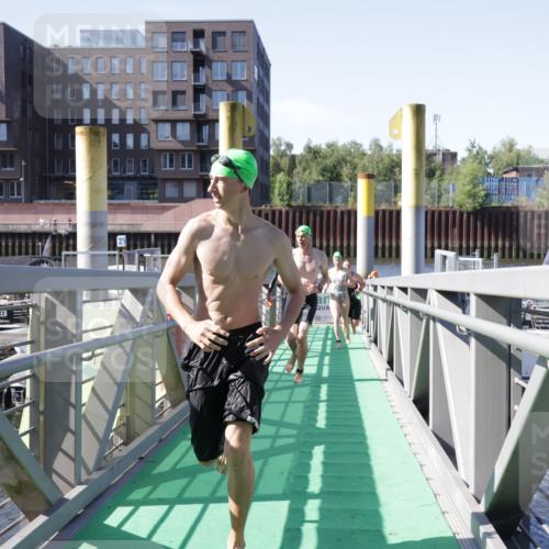 09.08.2026 - GEWOBA Citytriathlon Bremen Yannick Fuchs http://msf.ph/oto/9932754 09.08.2026 10:25:47 Schwimmen 15, 29, 43, 57, 67, 129, 153, 181, 211, 241, 422, 485, 525 meine-sportfotos.de