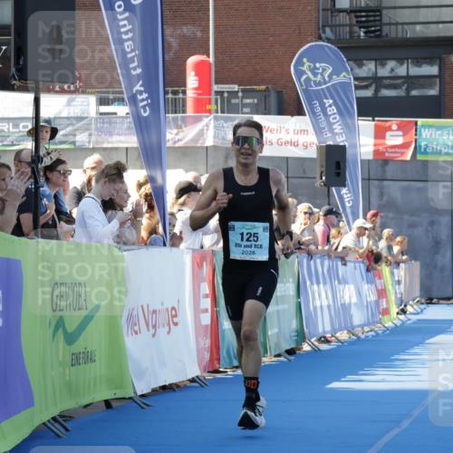 09.08.2026 - GEWOBA Citytriathlon Bremen Yannick Fuchs http://msf.ph/oto/9932769 09.08.2026 11:17:01 Ziel 125, 296 meine-sportfotos.de