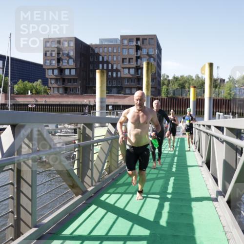 09.08.2026 - GEWOBA Citytriathlon Bremen Yannick Fuchs http://msf.ph/oto/9932774 09.08.2026 10:25:53 Schwimmen 29, 43, 57, 129, 141, 153, 179, 181, 241, 422, 429, 485, 525 meine-sportfotos.de