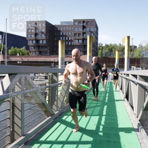 09.08.2026 - GEWOBA Citytriathlon Bremen Yannick Fuchs http://msf.ph/oto/9932775 09.08.2026 10:25:54 Schwimmen 29, 43, 57, 129, 141, 153, 179, 181, 241, 422, 429, 485, 525 meine-sportfotos.de