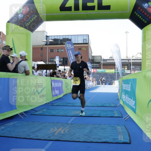 09.08.2026 - GEWOBA Citytriathlon Bremen Yannick Fuchs http://msf.ph/oto/9932826 09.08.2026 11:17:43 Ziel 25, 290 meine-sportfotos.de