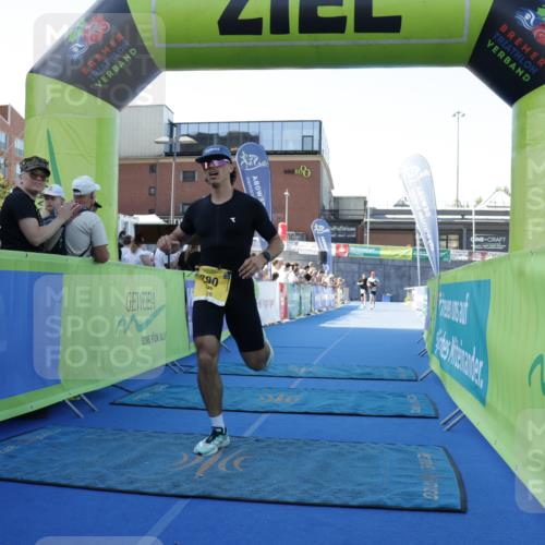 09.08.2026 - GEWOBA Citytriathlon Bremen Yannick Fuchs http://msf.ph/oto/9932830 09.08.2026 11:17:43 Ziel 25, 290 meine-sportfotos.de
