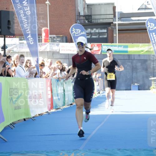 09.08.2026 - GEWOBA Citytriathlon Bremen Yannick Fuchs http://msf.ph/oto/9932920 09.08.2026 11:18:10 Ziel 318, 319, 463 meine-sportfotos.de