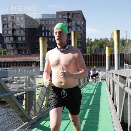 09.08.2026 - GEWOBA Citytriathlon Bremen Yannick Fuchs http://msf.ph/oto/9932933 09.08.2026 10:27:26 Schwimmen 11, 45, 75, 77, 149, 185, 199, 227, 247, 524 meine-sportfotos.de