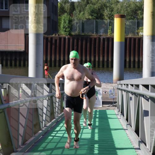 09.08.2026 - GEWOBA Citytriathlon Bremen Yannick Fuchs http://msf.ph/oto/9932935 09.08.2026 10:27:30 Schwimmen 45, 75, 149, 183, 185, 227, 247, 524 meine-sportfotos.de