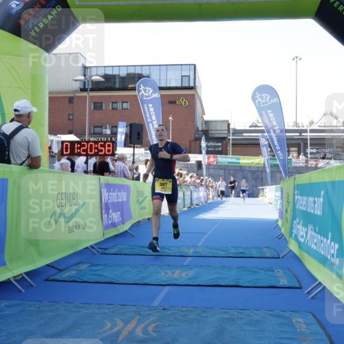 09.08.2026 - GEWOBA Citytriathlon Bremen Yannick Fuchs http://msf.ph/oto/9933153 09.08.2026 11:21:02 Ziel 177, 391 meine-sportfotos.de