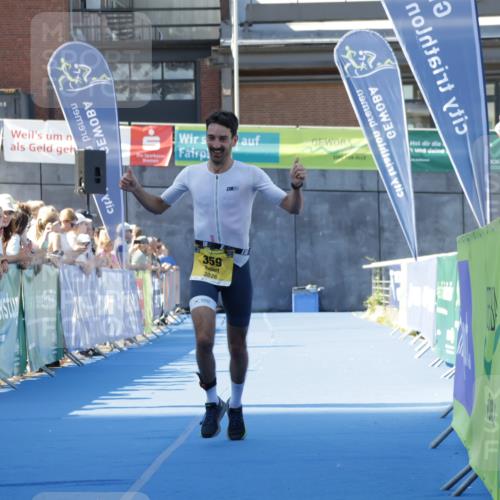 09.08.2026 - GEWOBA Citytriathlon Bremen Yannick Fuchs http://msf.ph/oto/9933230 09.08.2026 11:21:44 Ziel 336, 359 meine-sportfotos.de
