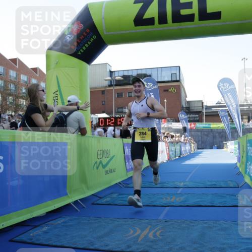 09.08.2026 - GEWOBA Citytriathlon Bremen Yannick Fuchs http://msf.ph/oto/9933249 09.08.2026 11:21:58 Ziel 284 meine-sportfotos.de