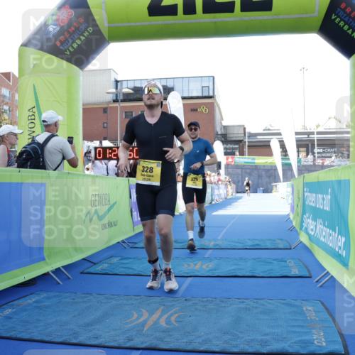 09.08.2026 - GEWOBA Citytriathlon Bremen Yannick Fuchs http://msf.ph/oto/9933326 09.08.2026 11:22:55 Ziel 325, 328, 493 meine-sportfotos.de