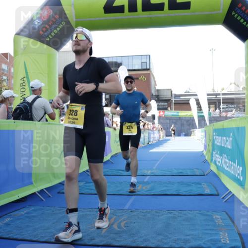 09.08.2026 - GEWOBA Citytriathlon Bremen Yannick Fuchs http://msf.ph/oto/9933327 09.08.2026 11:22:55 Ziel 325, 328, 493 meine-sportfotos.de