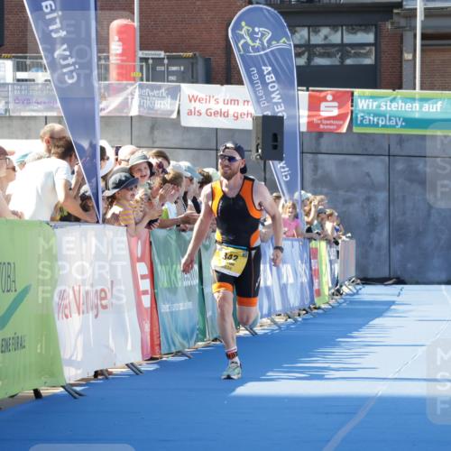 09.08.2026 - GEWOBA Citytriathlon Bremen Yannick Fuchs http://msf.ph/oto/9933364 09.08.2026 11:23:37 Ziel 342 meine-sportfotos.de