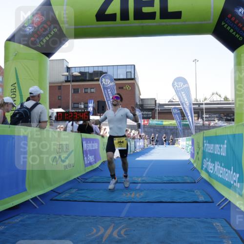09.08.2026 - GEWOBA Citytriathlon Bremen Yannick Fuchs http://msf.ph/oto/9933375 09.08.2026 11:23:50 Ziel 364 meine-sportfotos.de