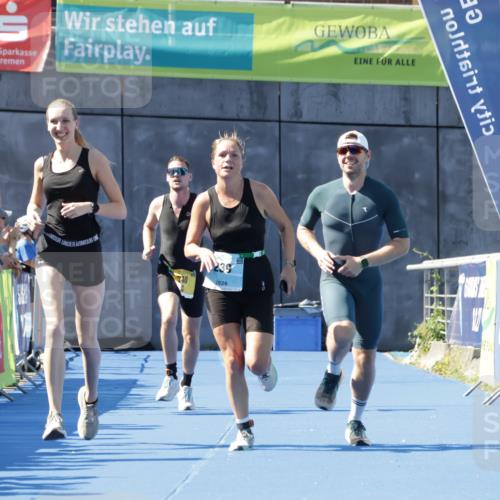 09.08.2026 - GEWOBA Citytriathlon Bremen Yannick Fuchs http://msf.ph/oto/9933380 09.08.2026 11:23:55 Ziel 239, 340 meine-sportfotos.de