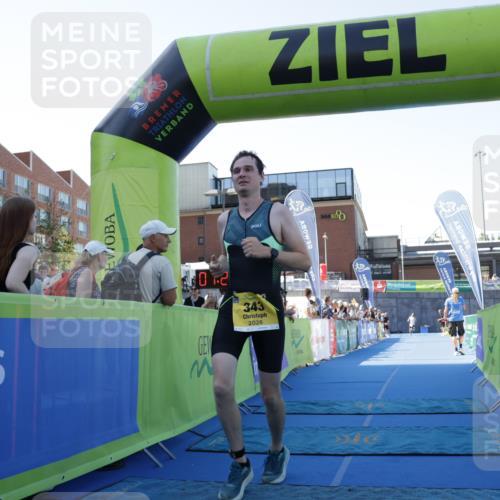 09.08.2026 - GEWOBA Citytriathlon Bremen Yannick Fuchs http://msf.ph/oto/9933402 09.08.2026 11:24:14 Ziel 343 meine-sportfotos.de