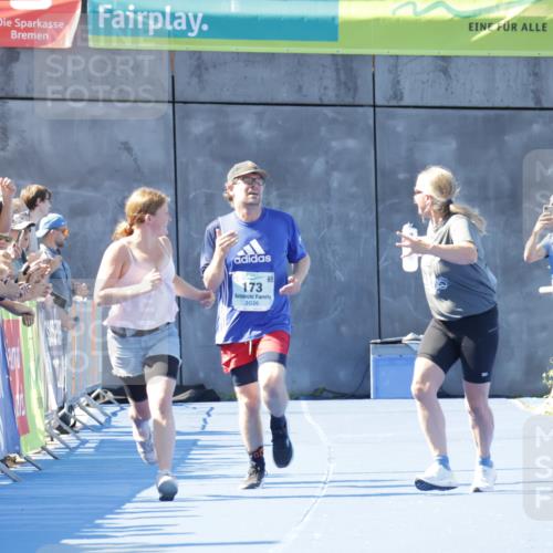 09.08.2026 - GEWOBA Citytriathlon Bremen Yannick Fuchs http://msf.ph/oto/9933465 09.08.2026 11:24:53 Ziel 173 meine-sportfotos.de
