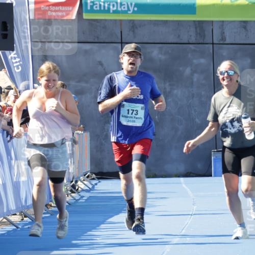 09.08.2026 - GEWOBA Citytriathlon Bremen Yannick Fuchs http://msf.ph/oto/9933467 09.08.2026 11:24:55 Ziel 173 meine-sportfotos.de