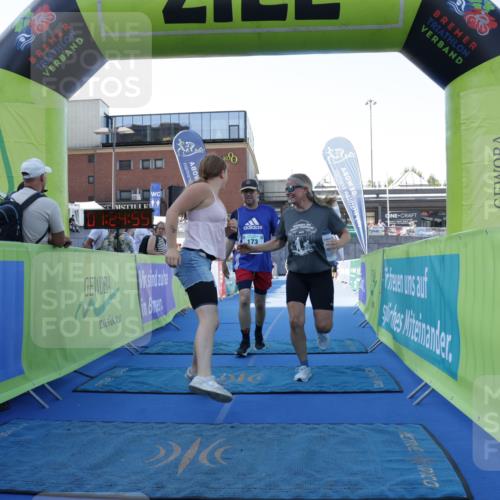 09.08.2026 - GEWOBA Citytriathlon Bremen Yannick Fuchs http://msf.ph/oto/9933476 09.08.2026 11:24:59 Ziel 173 meine-sportfotos.de