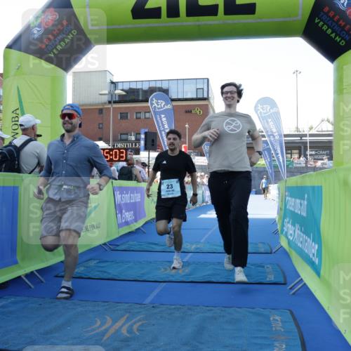 09.08.2026 - GEWOBA Citytriathlon Bremen Yannick Fuchs http://msf.ph/oto/9933492 09.08.2026 11:25:07 Ziel 23 meine-sportfotos.de