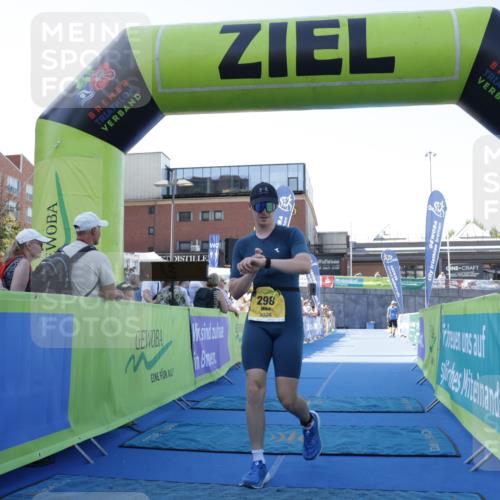 09.08.2026 - GEWOBA Citytriathlon Bremen Yannick Fuchs http://msf.ph/oto/9933511 09.08.2026 11:25:37 Ziel 298 meine-sportfotos.de