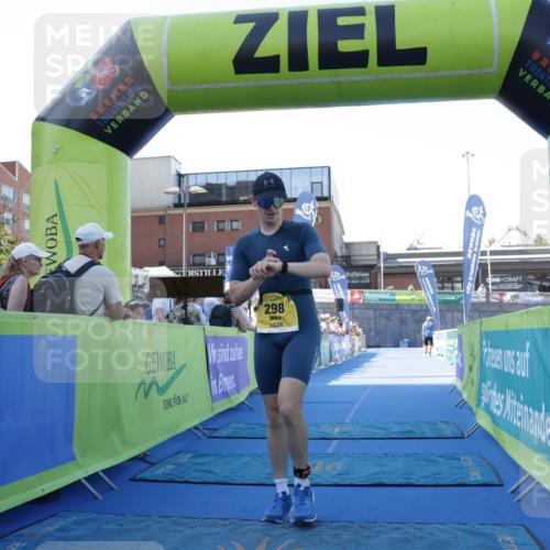 09.08.2026 - GEWOBA Citytriathlon Bremen Yannick Fuchs http://msf.ph/oto/9933512 09.08.2026 11:25:37 Ziel 298 meine-sportfotos.de