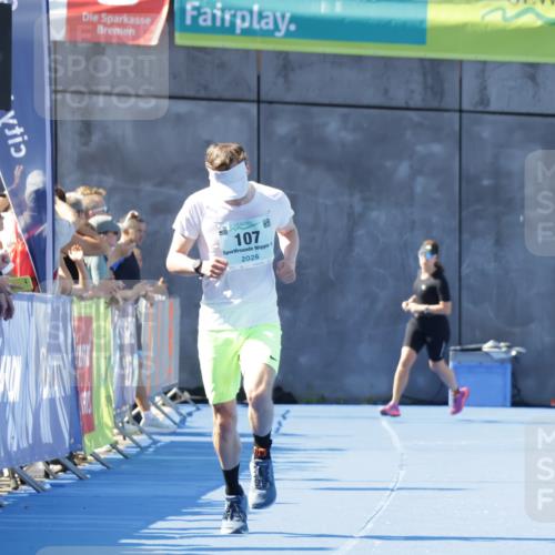 09.08.2026 - GEWOBA Citytriathlon Bremen Yannick Fuchs http://msf.ph/oto/9933513 09.08.2026 11:25:48 Ziel 107 meine-sportfotos.de