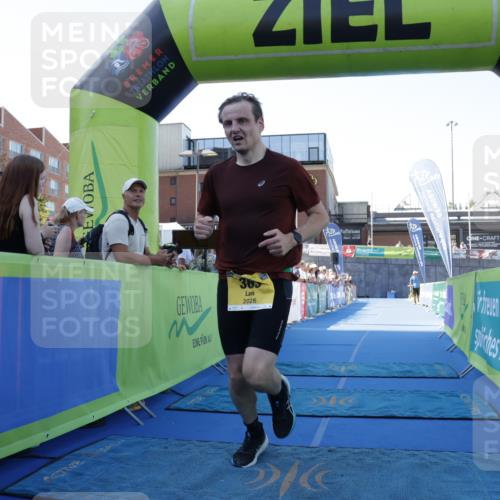 09.08.2026 - GEWOBA Citytriathlon Bremen Yannick Fuchs http://msf.ph/oto/9933537 09.08.2026 11:26:10 Ziel 363 meine-sportfotos.de