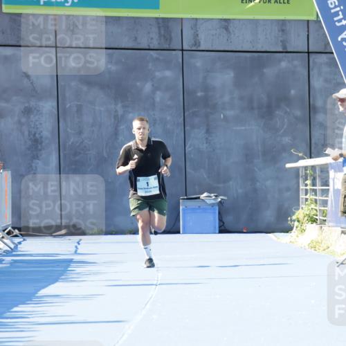 09.08.2026 - GEWOBA Citytriathlon Bremen Yannick Fuchs http://msf.ph/oto/9933540 09.08.2026 11:26:37 Ziel  meine-sportfotos.de