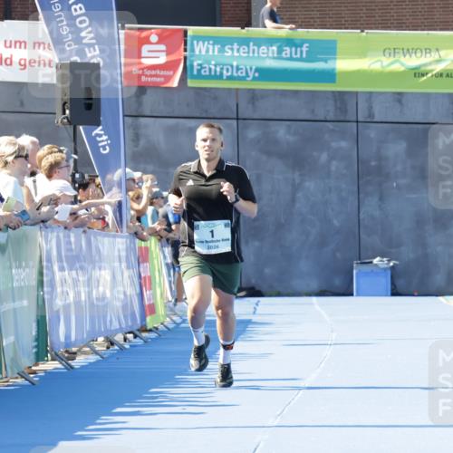 09.08.2026 - GEWOBA Citytriathlon Bremen Yannick Fuchs http://msf.ph/oto/9933541 09.08.2026 11:26:40 Ziel 1 meine-sportfotos.de