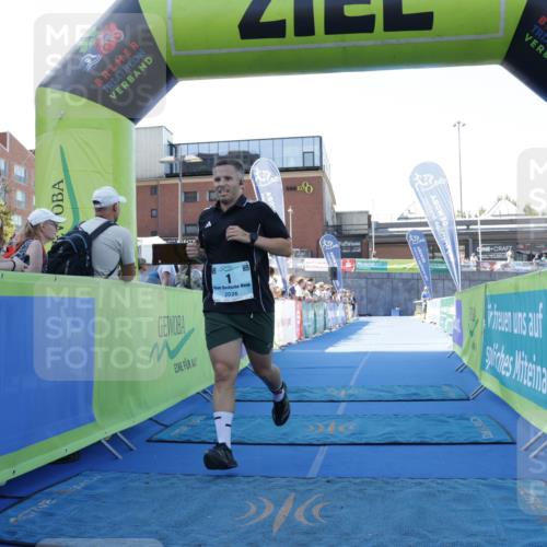 09.08.2026 - GEWOBA Citytriathlon Bremen Yannick Fuchs http://msf.ph/oto/9933549 09.08.2026 11:26:45 Ziel 1 meine-sportfotos.de