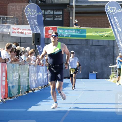 09.08.2026 - GEWOBA Citytriathlon Bremen Yannick Fuchs http://msf.ph/oto/9933554 09.08.2026 11:27:03 Ziel 362, 396 meine-sportfotos.de