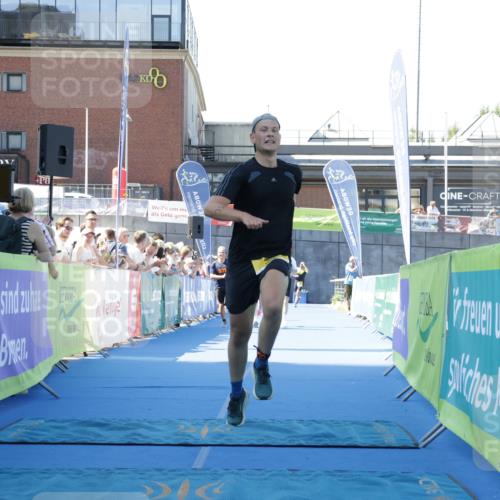 09.08.2026 - GEWOBA Citytriathlon Bremen Yannick Fuchs http://msf.ph/oto/9933566 09.08.2026 11:27:10 Ziel 215, 329, 396 meine-sportfotos.de